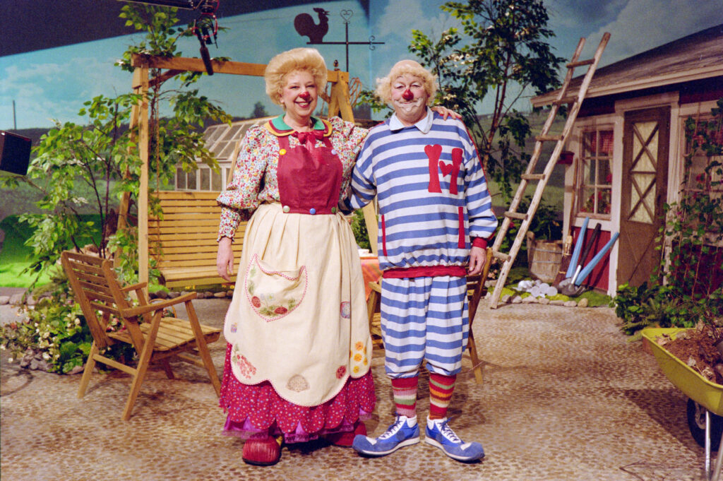 Pelle Hermanni ja Äitiliini ohjelmassa Hermanni satuilee (1980).